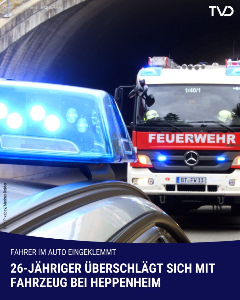 Auto kommt von Fahrbahn ab und überschlägt sich